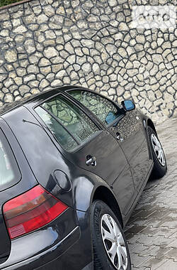Хетчбек Volkswagen Golf 2000 в 