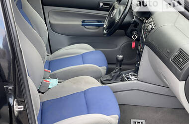 Хетчбек Volkswagen Golf 2000 в 