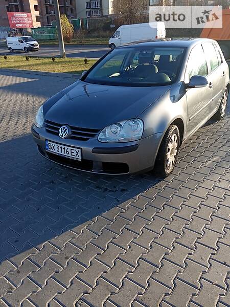 Хэтчбек Volkswagen Golf 2004 в 