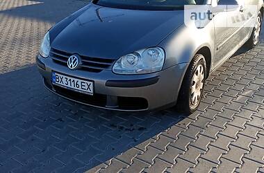 Хэтчбек Volkswagen Golf 2004 в 