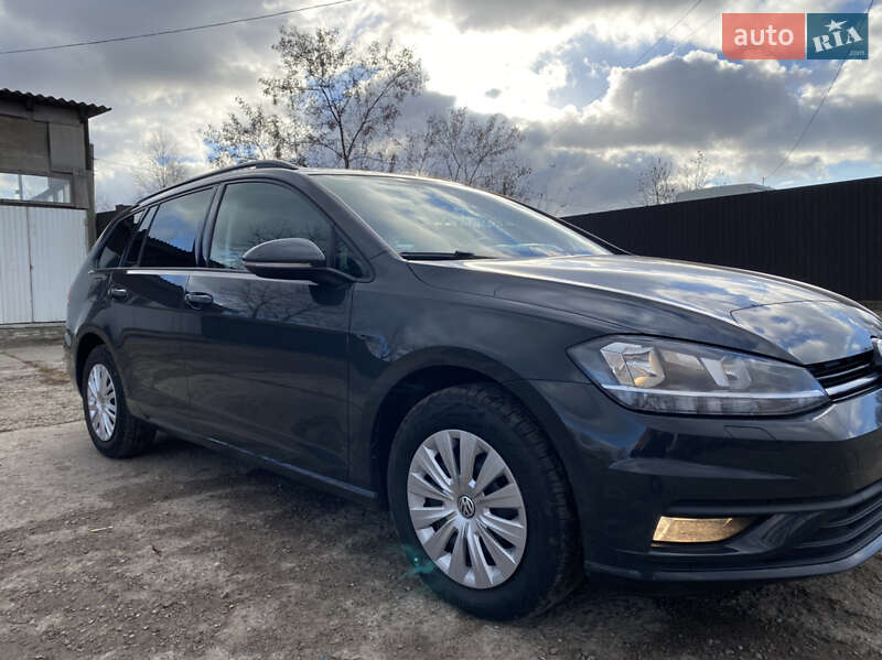 Універсал Volkswagen Golf 2017 в Нововолинську