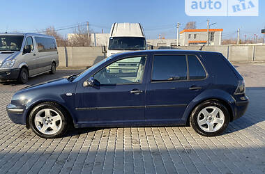 Хетчбек Volkswagen Golf 2002 в Старокостянтинові