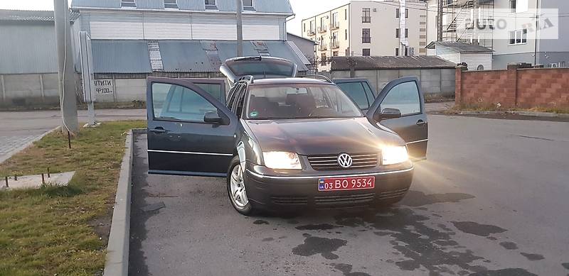 Универсал Volkswagen Golf 2002 в Ровно