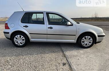 Хэтчбек Volkswagen Golf 2002 в Городке