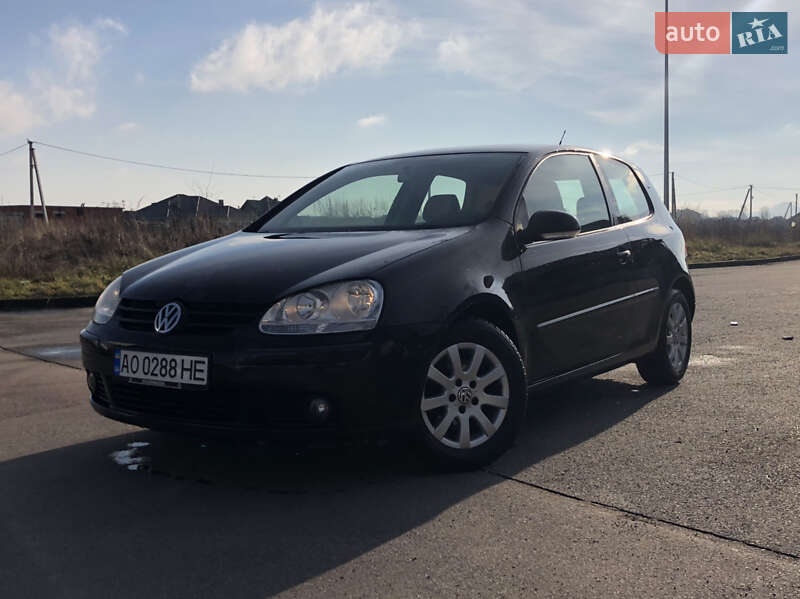 Хэтчбек Volkswagen Golf 2006 в Хусте