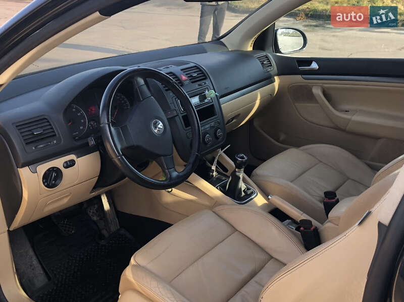 Хетчбек Volkswagen Golf 2006 в Хусті