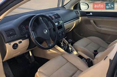 Хэтчбек Volkswagen Golf 2006 в 