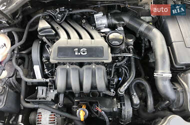 Хэтчбек Volkswagen Golf 2006 в 