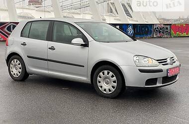 Хэтчбек Volkswagen Golf 2005 в Киеве