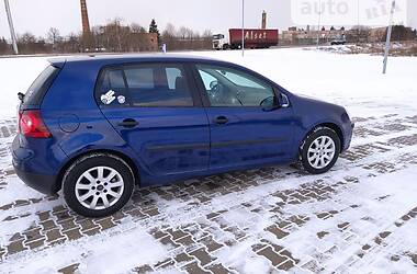 Хетчбек Volkswagen Golf 2005 в Сарнах