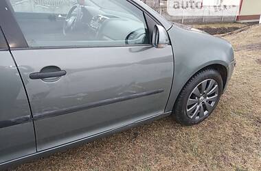Хэтчбек Volkswagen Golf 2004 в 