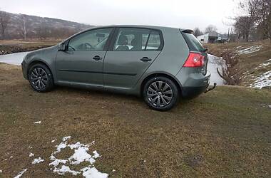 Хэтчбек Volkswagen Golf 2004 в Черновцах