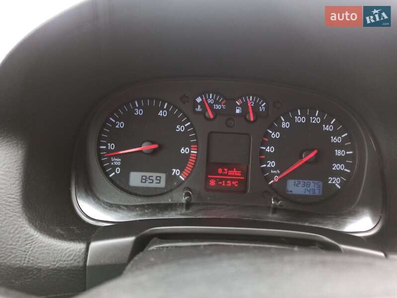 Хетчбек Volkswagen Golf 2001 в Тульчині