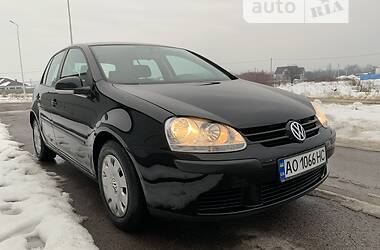 Хэтчбек Volkswagen Golf 2004 в Хусте