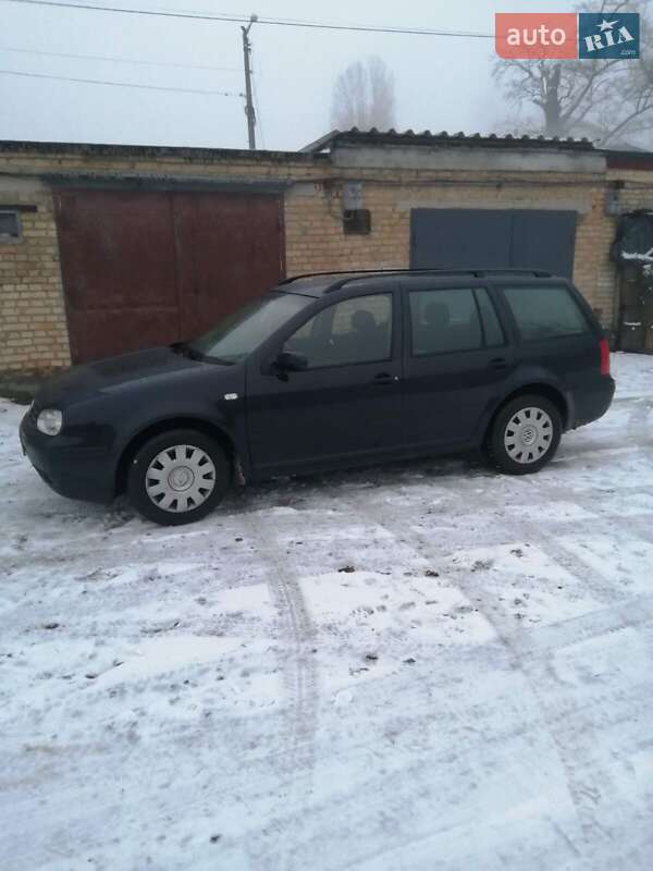 Универсал Volkswagen Golf 2002 в Киеве