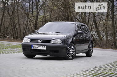 Хэтчбек Volkswagen Golf 2000 в Сваляве