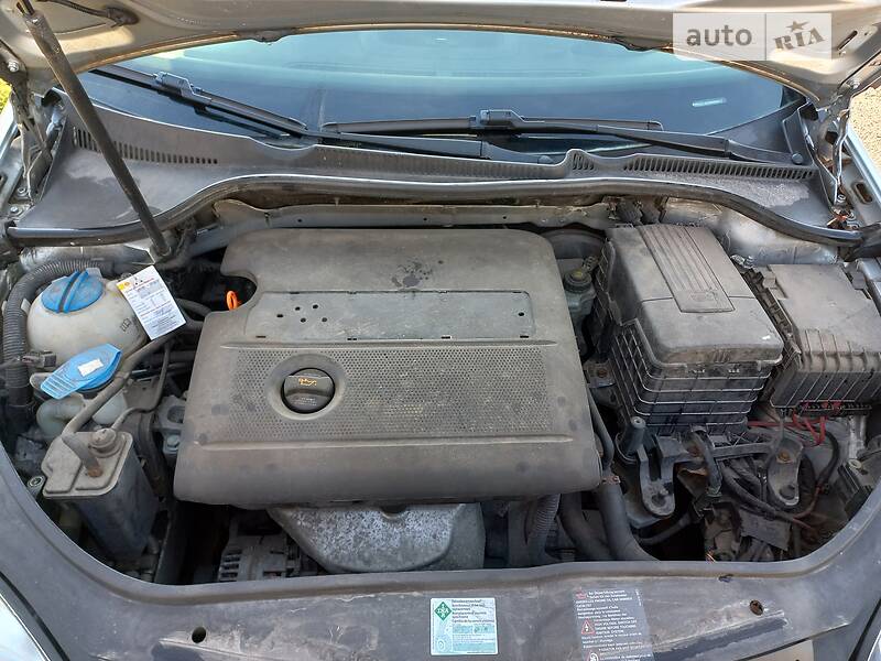 Хетчбек Volkswagen Golf 2006 в Шептицькому