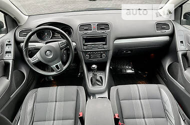 Хетчбек Volkswagen Golf 2012 в 