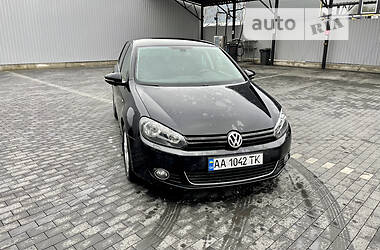Хетчбек Volkswagen Golf 2012 в 