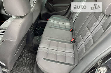 Хетчбек Volkswagen Golf 2012 в 