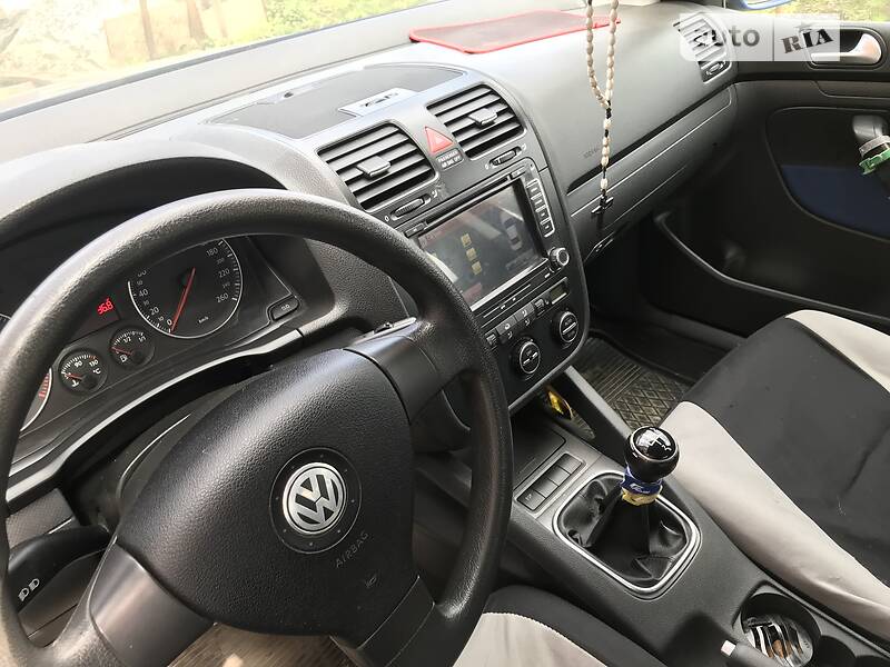 Хетчбек Volkswagen Golf 2005 в Львові
