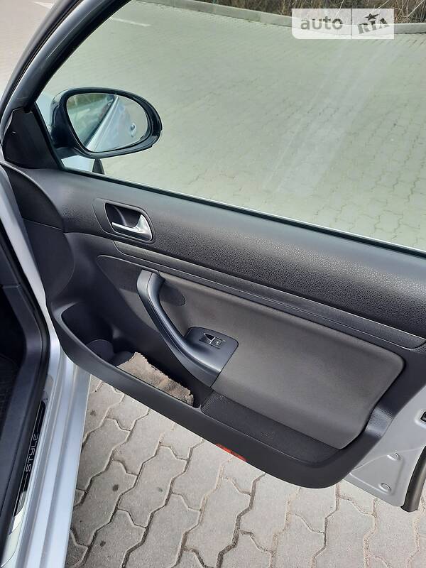 Универсал Volkswagen Golf 2011 в Ужгороде