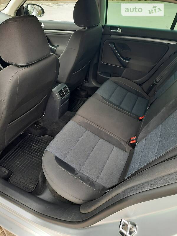 Универсал Volkswagen Golf 2011 в Ужгороде