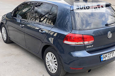 Хэтчбек Volkswagen Golf 2010 в Житомире