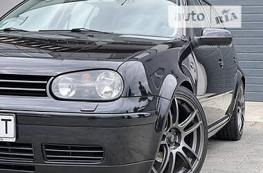 Хэтчбек Volkswagen Golf 2001 в 