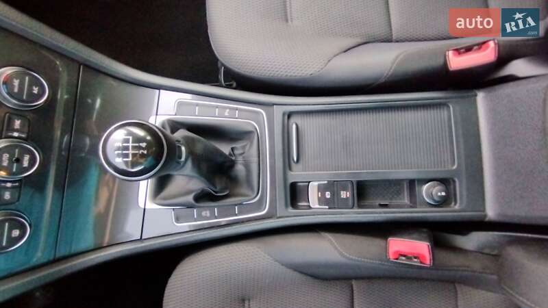 Універсал Volkswagen Golf 2017 в Хусті