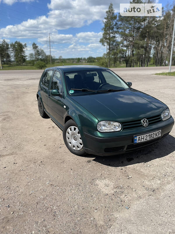 Хетчбек Volkswagen Golf 1999 в Чуднові