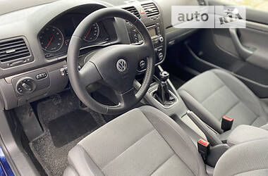 Хэтчбек Volkswagen Golf 2006 в Киеве