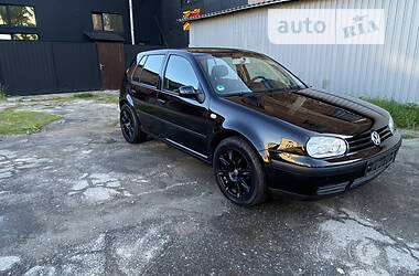 Хетчбек Volkswagen Golf 2003 в 