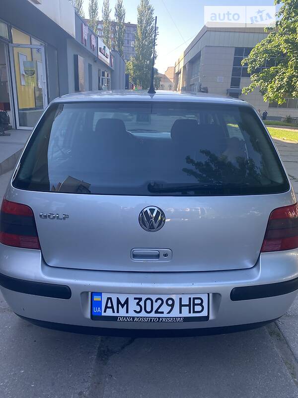 Хетчбек Volkswagen Golf 2001 в Житомирі