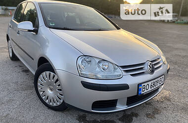 Хэтчбек Volkswagen Golf 2004 в Бучаче