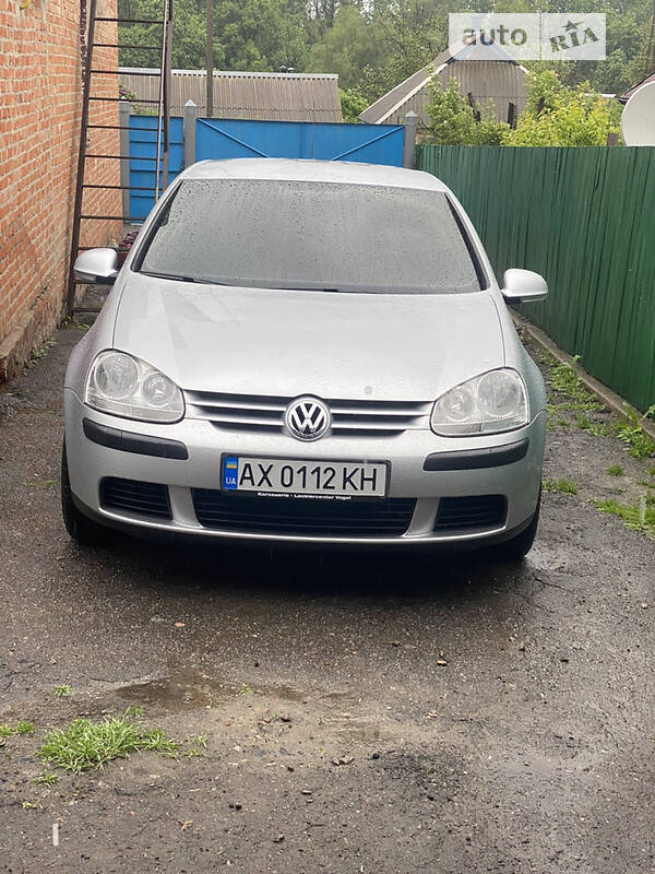 Хэтчбек Volkswagen Golf 2006 в Краснокутске