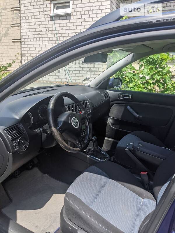 Универсал Volkswagen Golf 2003 в Днепре