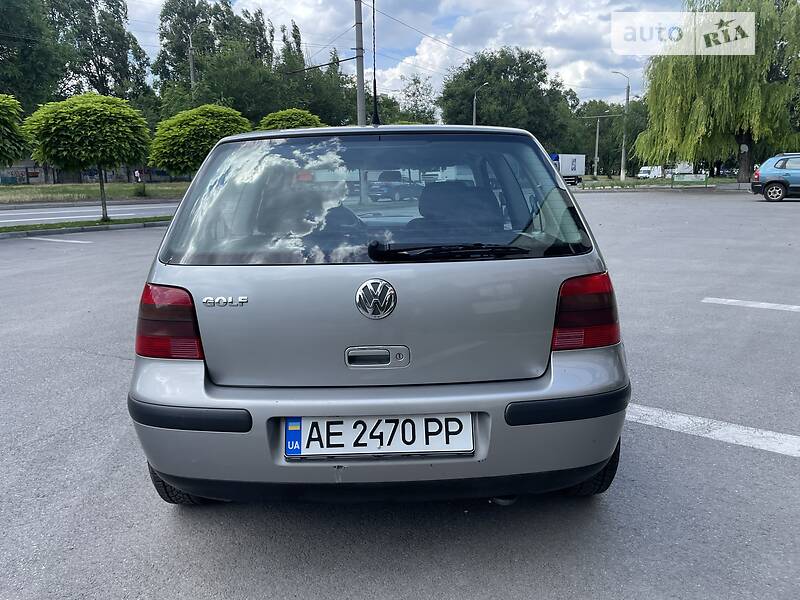 Хэтчбек Volkswagen Golf 2002 в Днепре