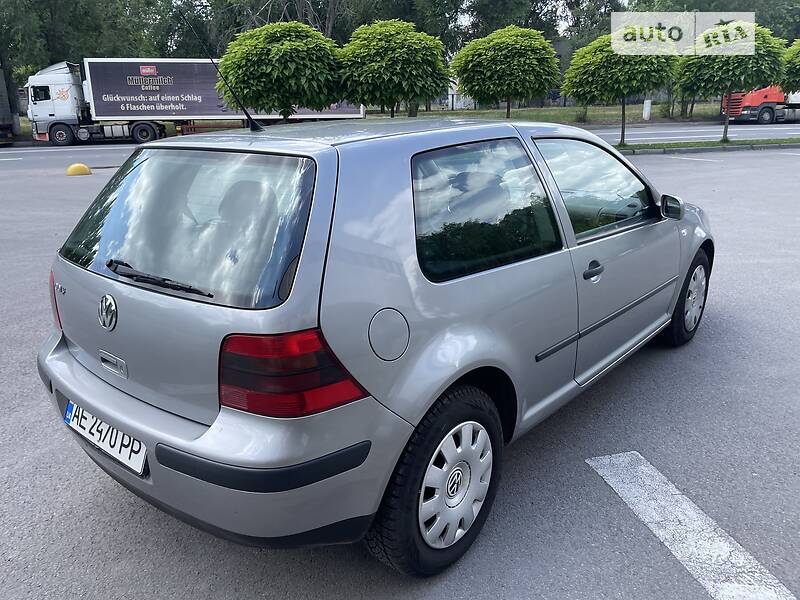 Хэтчбек Volkswagen Golf 2002 в Днепре