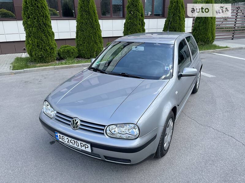 Хэтчбек Volkswagen Golf 2002 в Днепре