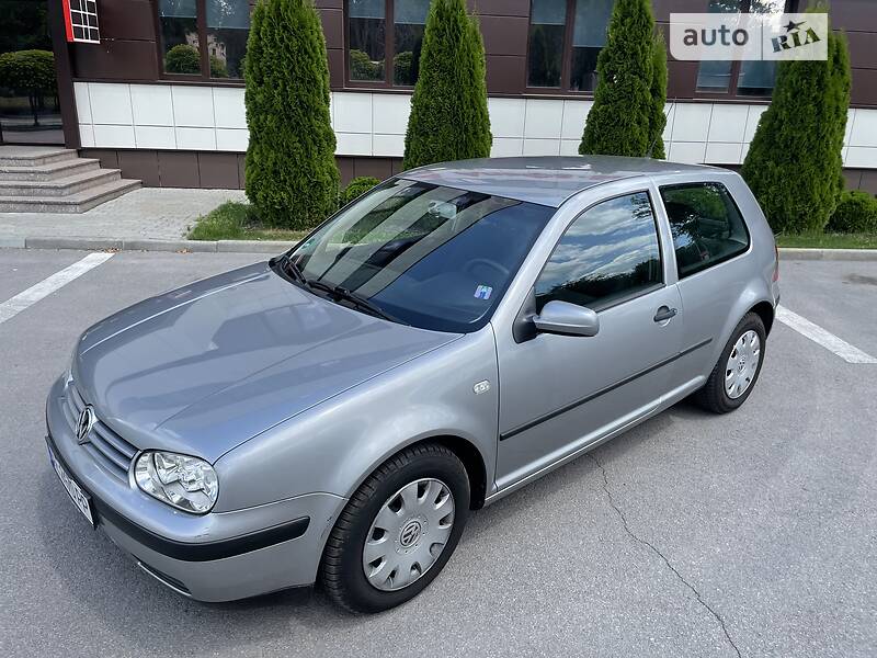 Хэтчбек Volkswagen Golf 2002 в Днепре