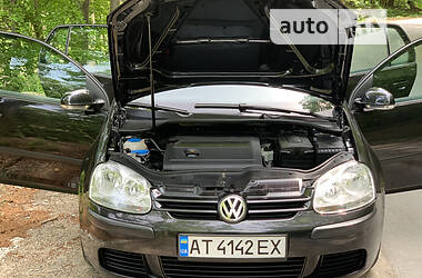 Хетчбек Volkswagen Golf 2005 в Івано-Франківську