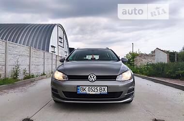 Универсал Volkswagen Golf 2015 в Ровно