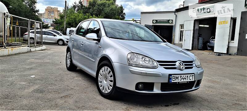 Хэтчбек Volkswagen Golf 2006 в Сумах