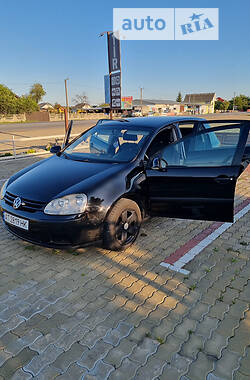 Хэтчбек Volkswagen Golf 2004 в 