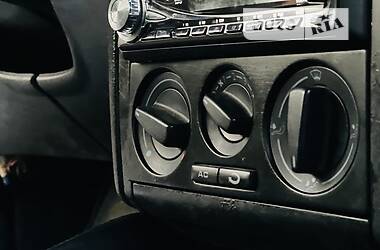 Хэтчбек Volkswagen Golf 2000 в 