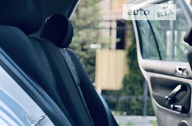 Хэтчбек Volkswagen Golf 2000 в 