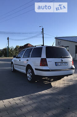 Універсал Volkswagen Golf 2003 в Городку