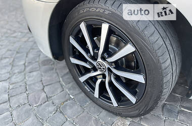 Хэтчбек Volkswagen Golf 2009 в 