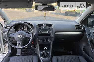 Хэтчбек Volkswagen Golf 2009 в 